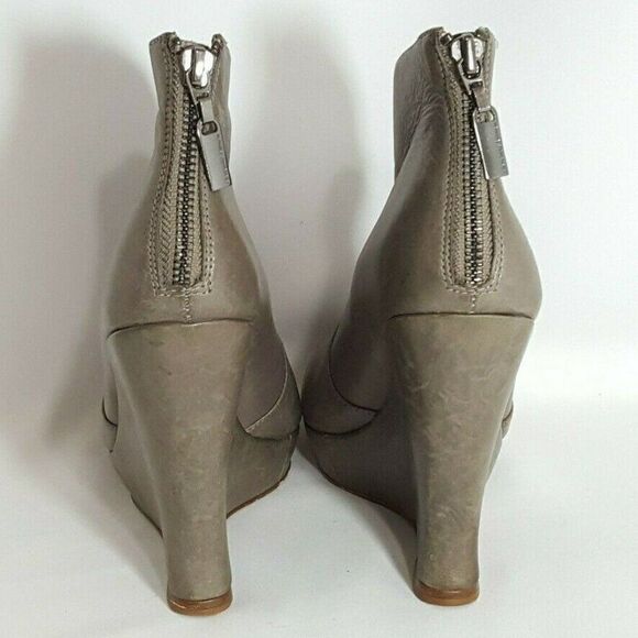 Alexandre Birman Leather Ankle Boot Gray Wedge Heel Zipper Sz 7.5 - Picture 3 of 8